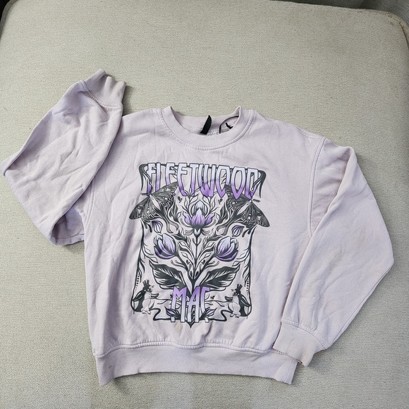 H&M Tops - H&M Lilac Graphic Sweatshirt
